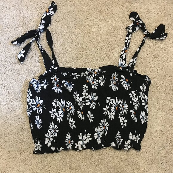 Shosho Ruched Daisy Summer Tie Shoulder Crop Top - Picture 7 of 10